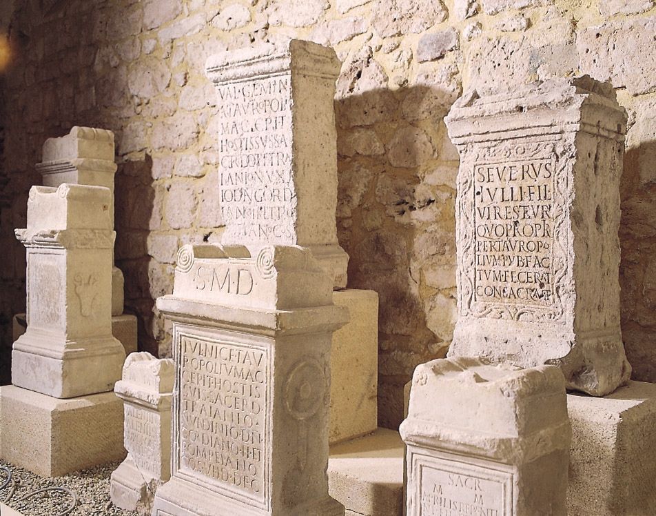 MUSEE ARCHEOLOGIQUE & SES III SALLES 