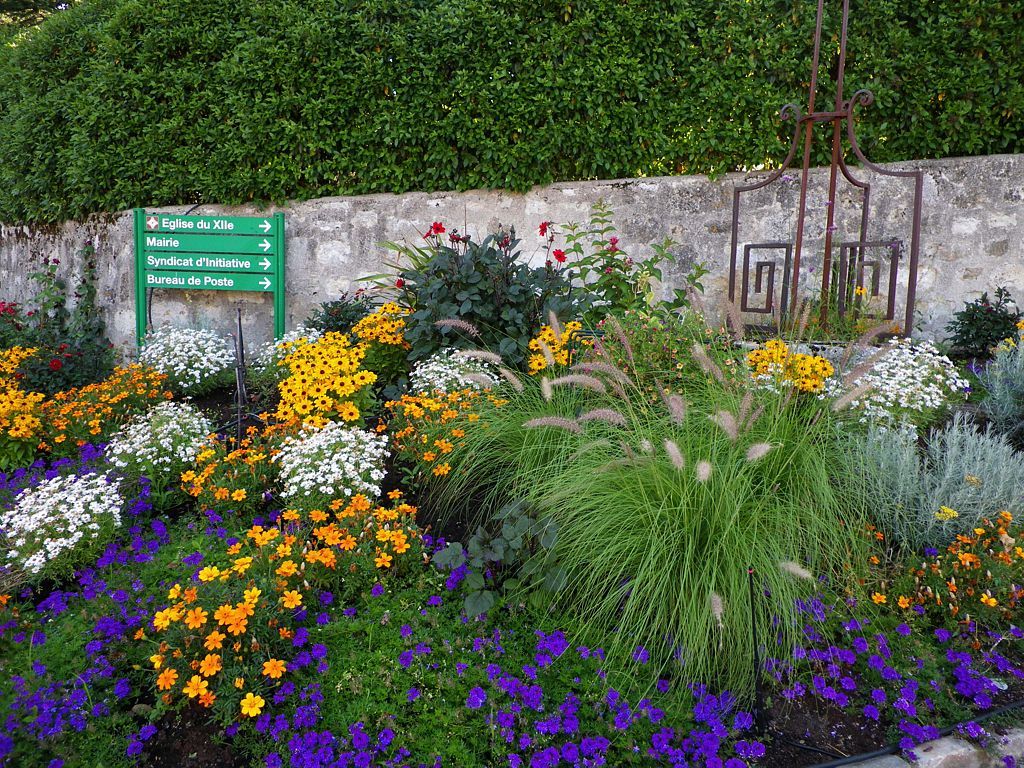 VILLAGE DE MONTAUT-LES-CRENEAUX