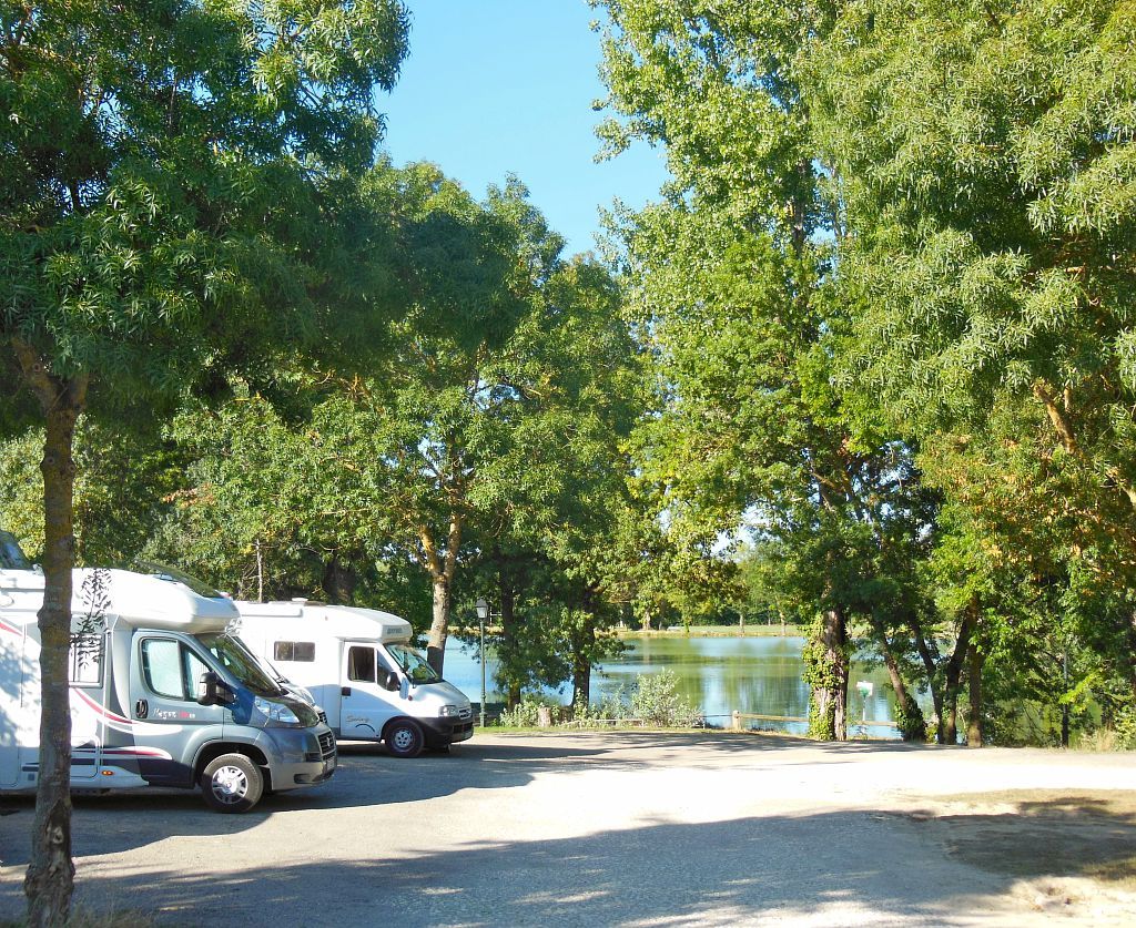 AIRE COMMUNALE DU LAC