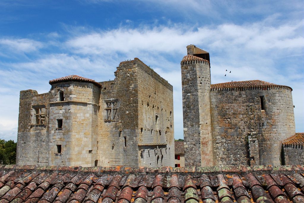 VISITES GUIDÉES DU VILLAGE FORTIFIÉ DE LARRESSINGLE