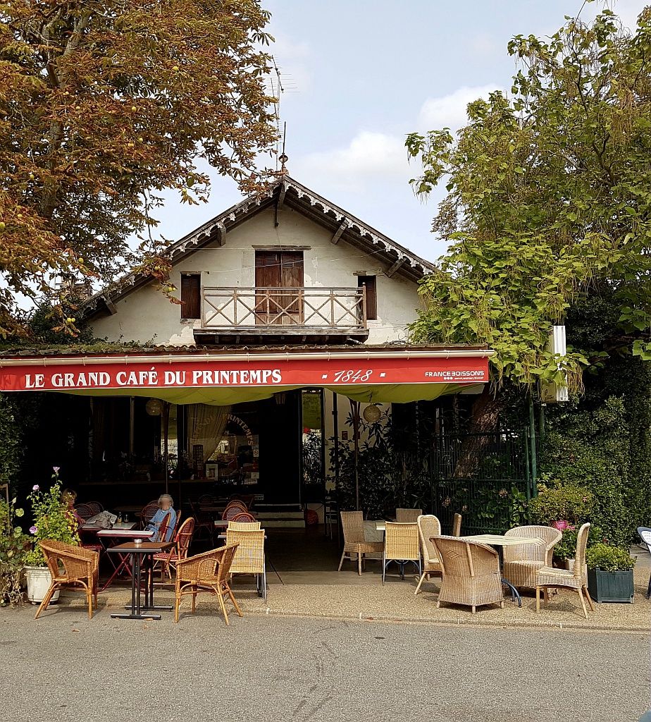 LE GRAND CAFÉ DU PRINTEMPS