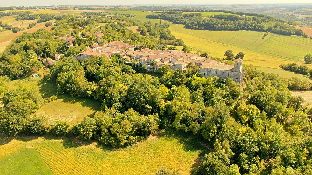 VILLAGE DE CASTÉRA-LECTOUROIS