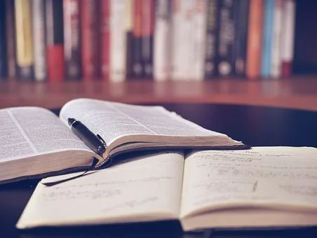 MATINÉE LITTÉRAIRE A LA LIBRAIRIE TARTINERIE