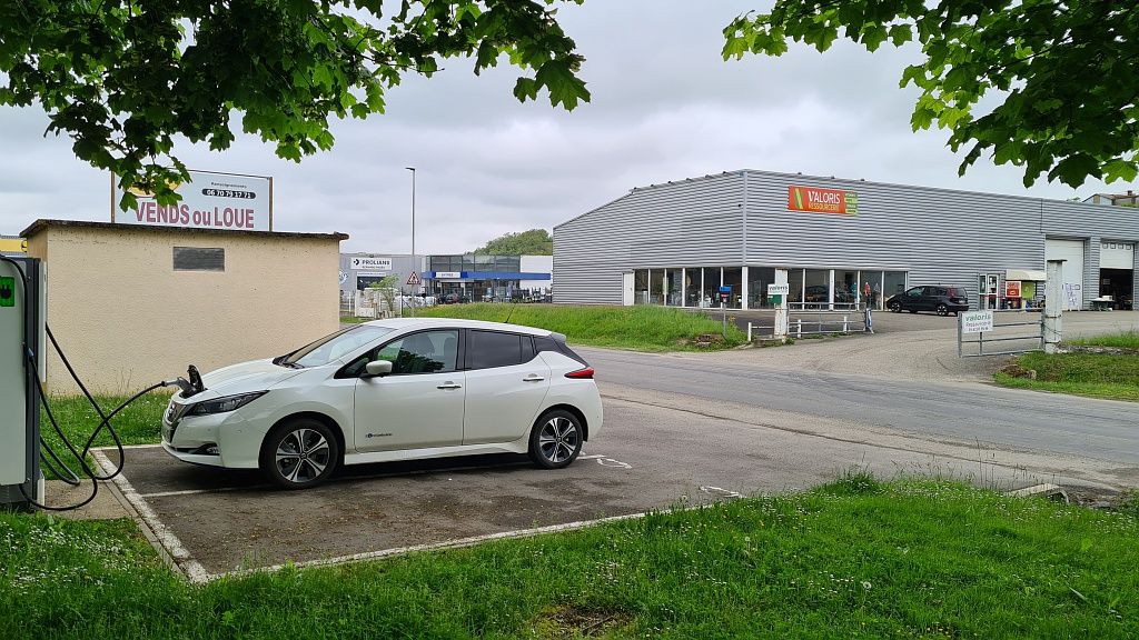BORNE DE RECHARGE RAPIDE VOITURES ÉLECTRIQUES (ZI HIPPODROME)