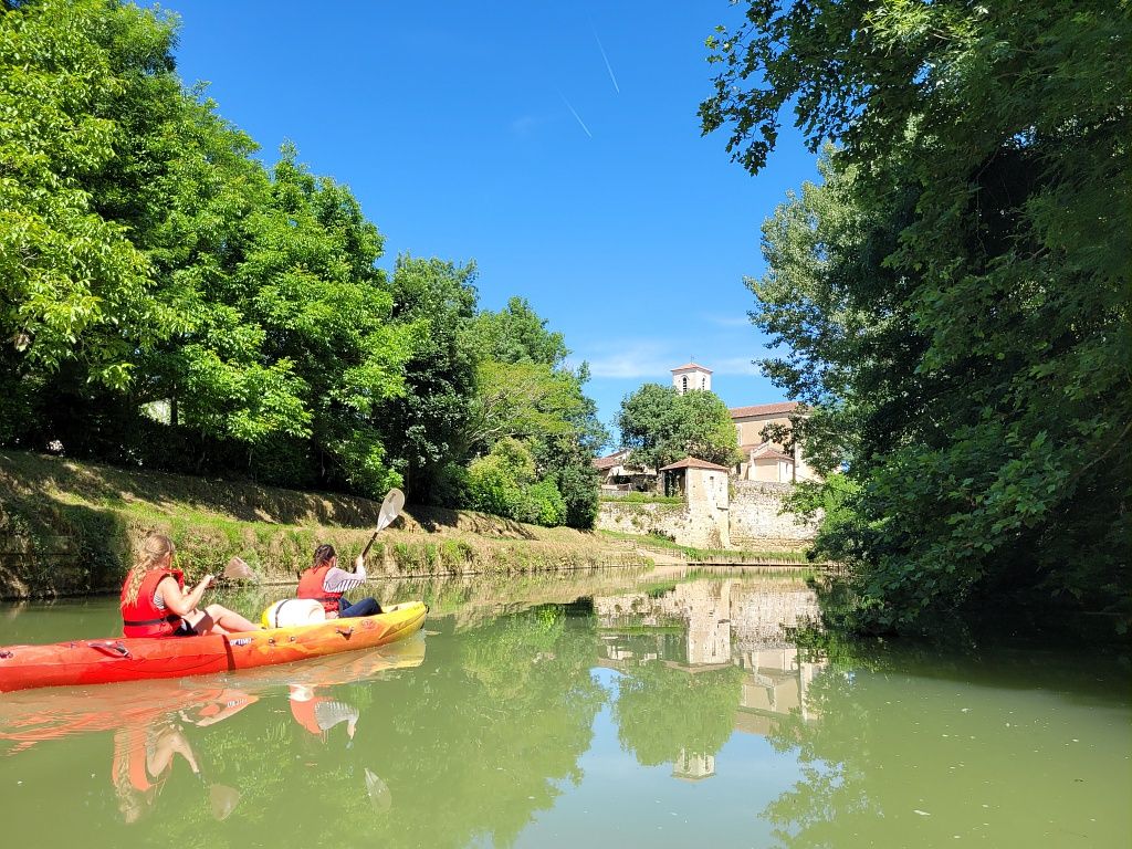 LES CANOËS DE BEAUCAIRE